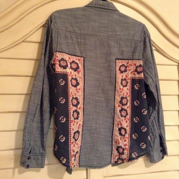 FREE PEOPLE - lightweight button up - Picture 6 of 8